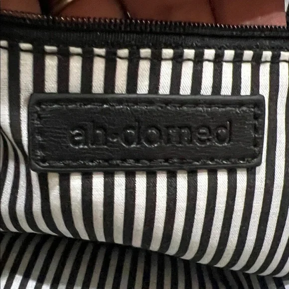 Ah-dorned | Classic Black Metallic Tote Bag w/ Crossbody Strap & Bag Charm Chain - Picture 13 of 17